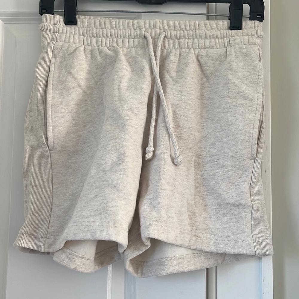ARITZIA boyfriend sweatshorts